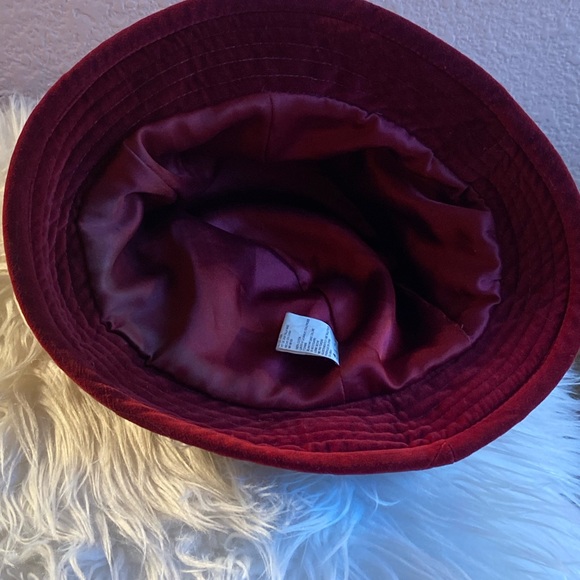 Hat Red/Burgundyish Velvet Bucket Style from my Vintage 2000’s Hat Collection. - Picture 7 of 9